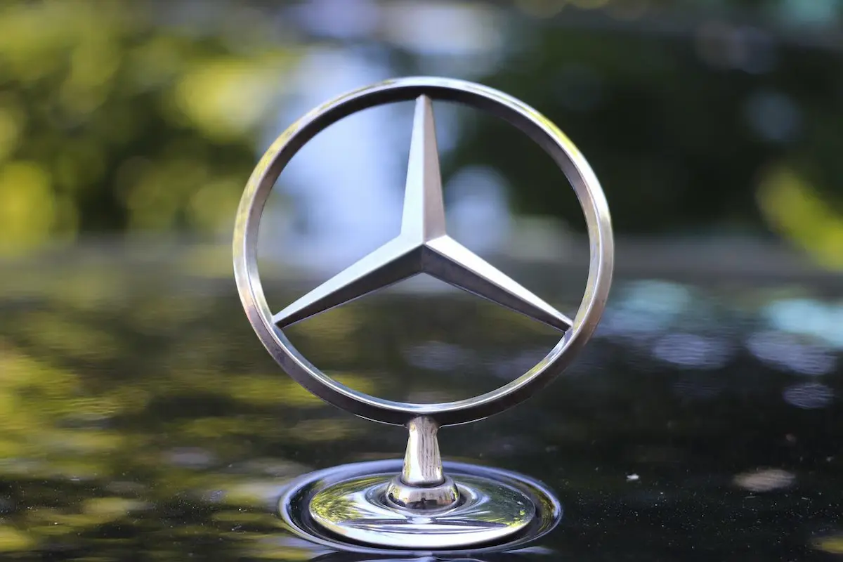 Polygon: Mercedes-Benz verwendet Blockchain zum Datenaustausch
